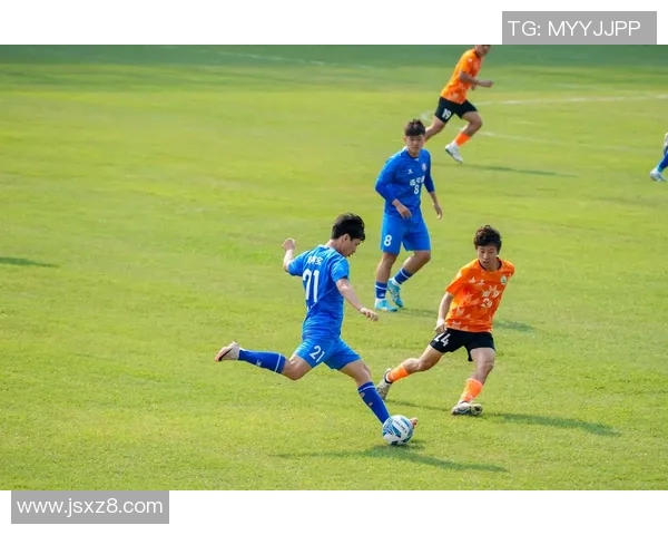 足球明星挑战足球台球精彩瞬间尽在视频中尽情享受运动的乐趣与激情